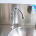 Lavabo mobile à commande au pied avec dosseret et roulettes en acier inoxydable | Adexa WHF277